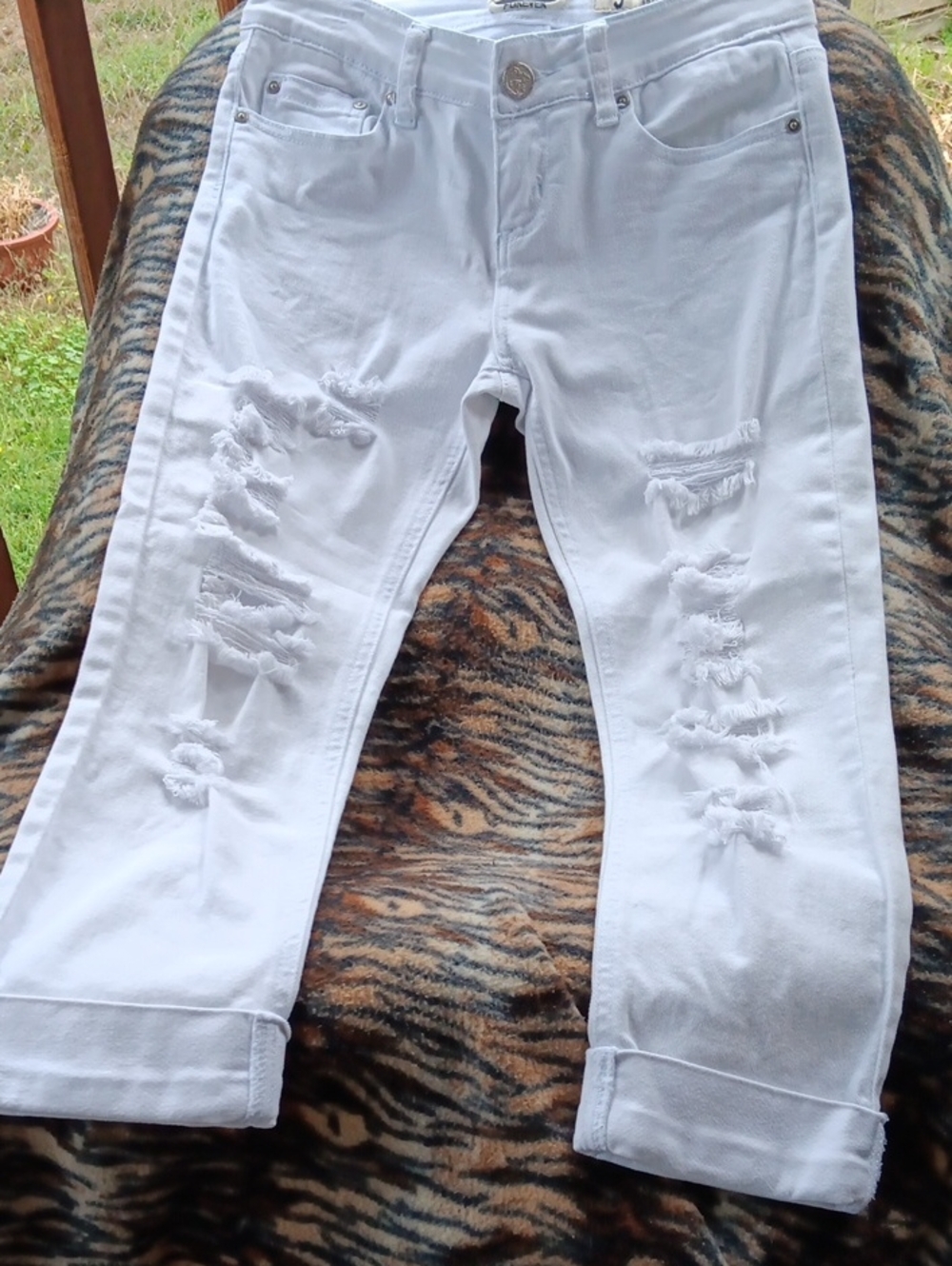 Indigo Rein White Distressed Ankle Crop Jeans
